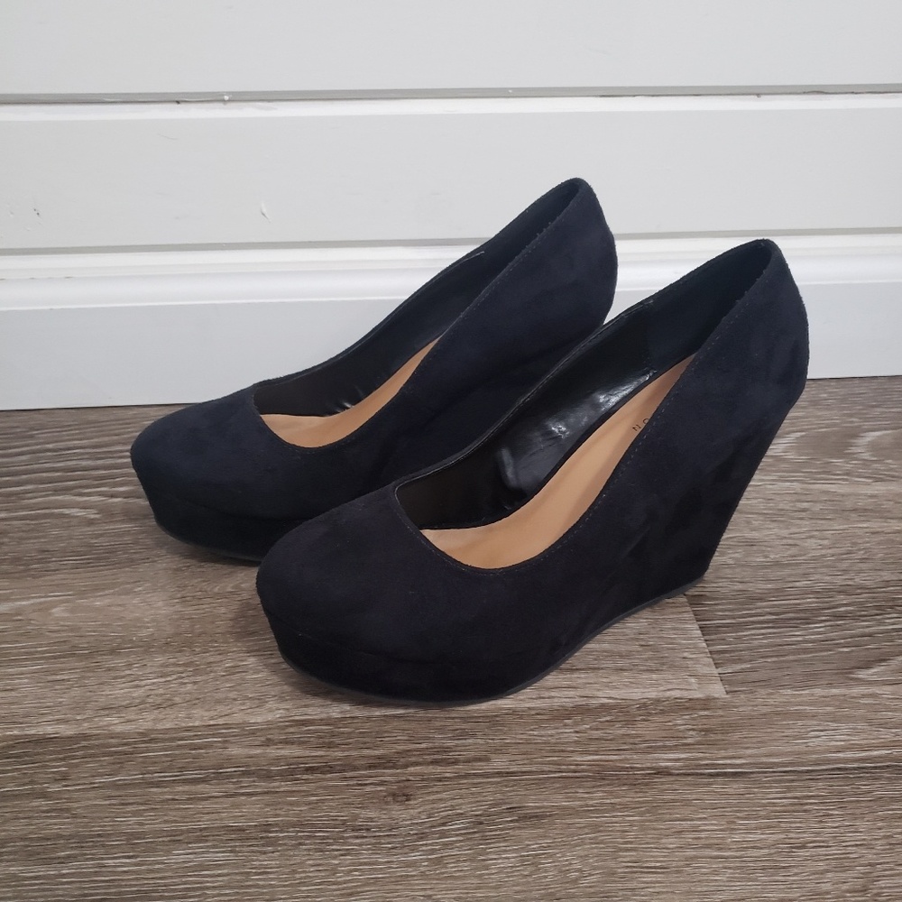 Manhattan Collection Wedges